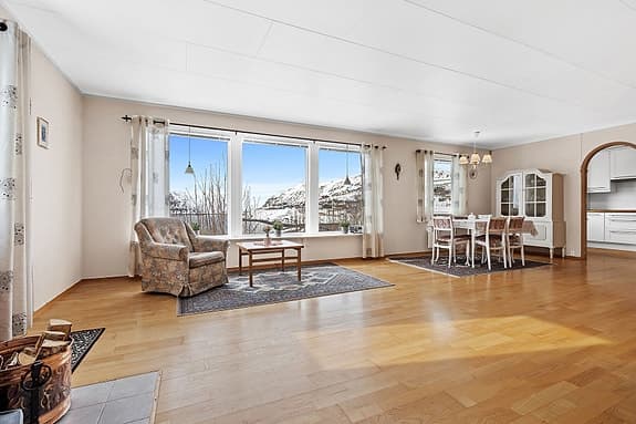 Mellomveien 21, 9610 Rypefjord