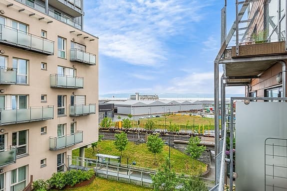 Pen & oppgradert 2-roms leilighet i 5. etg. | Vestvendt balkong med utsikt & gode solforhold| Innflytningsklar | Heis