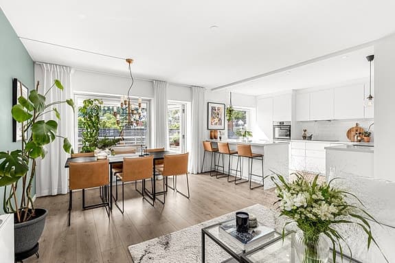 Moderne og påkostet 3-roms toppleilighet på 63 m² | Vesentlig oppusset 2016-20 | Innglasset balkong m/ gode solforhold