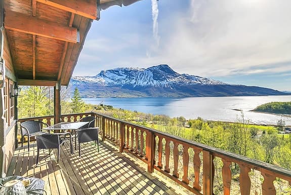 SOLGT - KONTAKT MEGLER INGVE HILSTAD DERSOM DU SKAL SELGE HYTTE - Fritidsbolig med naust