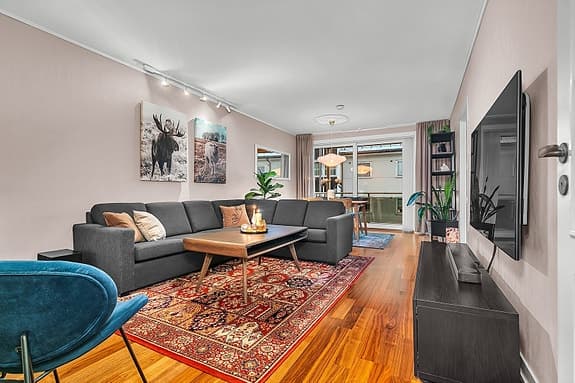 SOLGT - SKAL DU SELGE BOLIG? KONTAKT MEGLER INGVE HILSTAD - Leilighet i sentrum med 2 soverom og balkong - Bad fra 2023