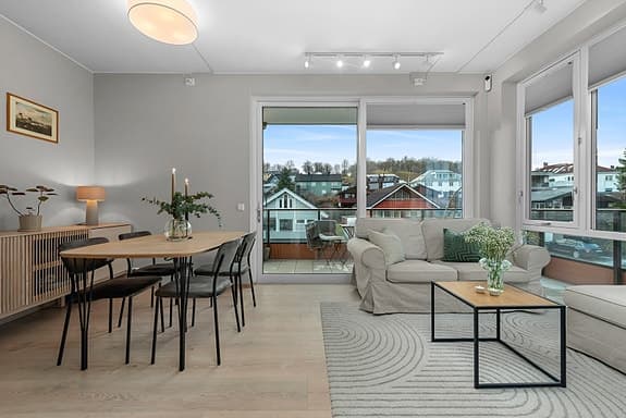 Strøken 3-roms topp- & hjørneleilighet fra 2023. Nordvestvendt balkong på 11 m². TG0 på alle pkt. Nybygg-garanti til -28