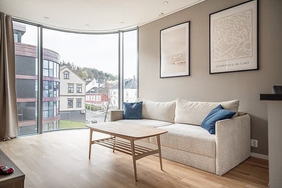 Særegen & moderne 2-roms selveier på 52 m² i 4. etg. Byggeår 2018. Felles takterrasse & treningsrom. Soverom & kontor.