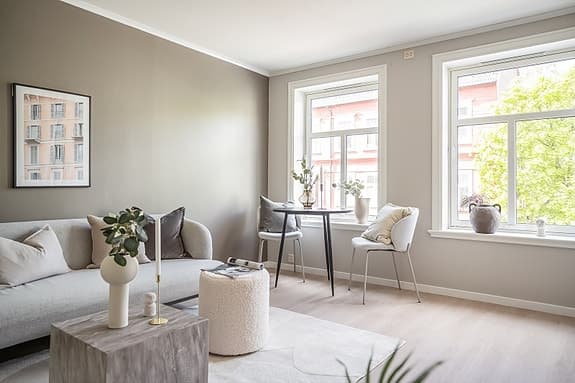 Oppgradert 2-roms selveier på 38 m². Kjøkken oppgradert 25. Balkong. Lav felleskostnad. Sentral & skjermet beliggenhet.