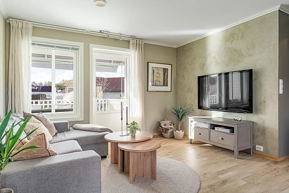 Velholdt og pen 2-roms fra 2010 | Solrik balkong | Fjernvarme | Balansert ventilasjon | Parkering | Godt kollektivtilbud