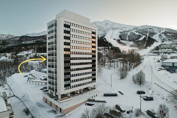 2-roms andelsleilighet i 6. etg. med flott utsikt, heis og innglasset balkong