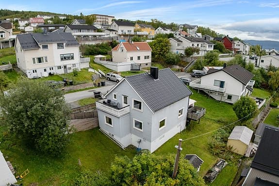 BUD MOTTATT - Enebolig over tre plan med 4 soverom på Ankenes