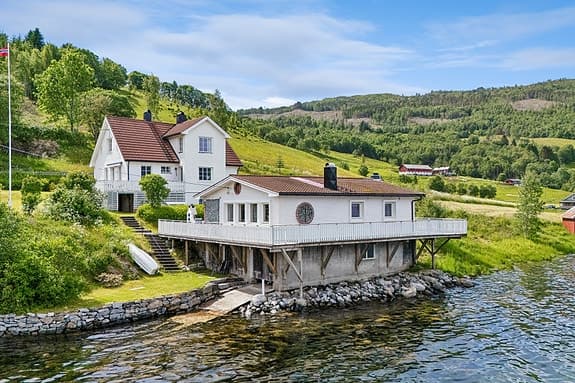 Valsøyfjordvegen 913, 6686 Valsøybotn